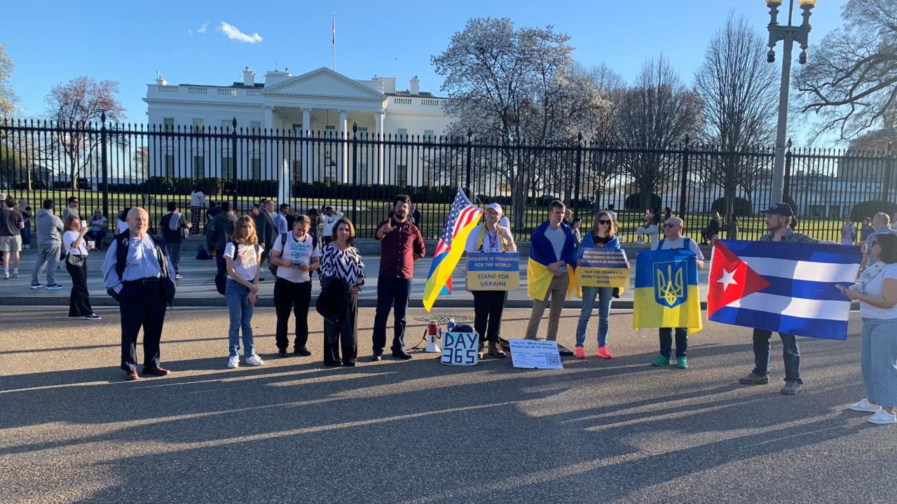 Los participantes en la marcha frente a la Casa Blanca en Washington D.C