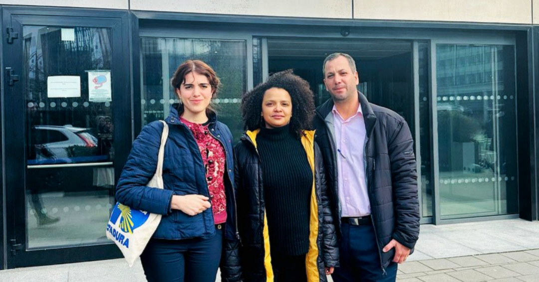 Carolina Barrero, junto a Yanelys Núñez y Edel González en Bruselas, Bélgica.