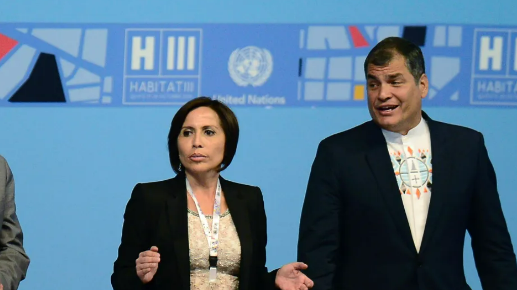 María de los Ángeles Duarte junto a Rafael Correa, mientras era ministra de su Gobierno.