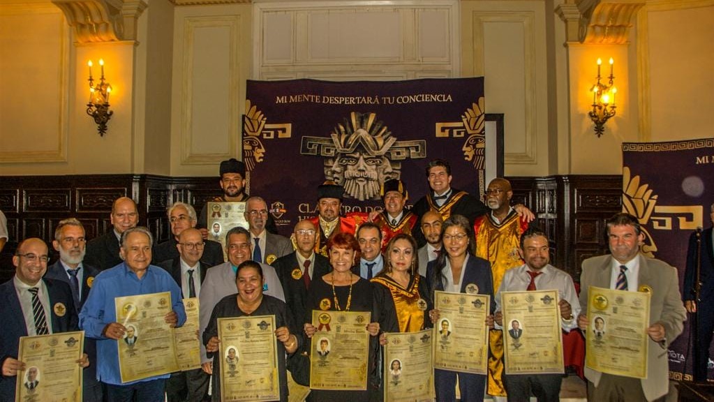Cubanos que recibieron el doctorado Honoris Causa de la Universidad Anglohispanomexicana de Puebla, México.