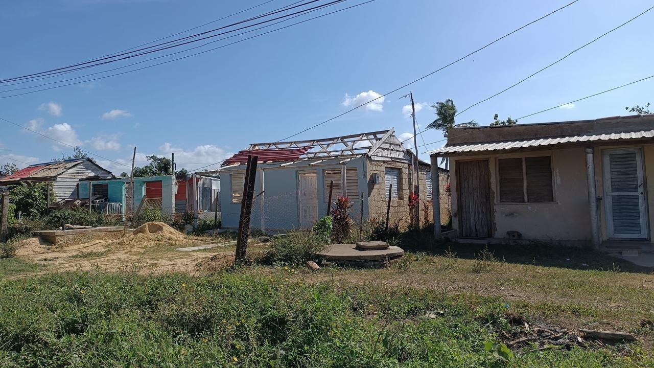 Viviendas sin techo tras el paso del huracán Ian en San Luis, Pinar del Río.