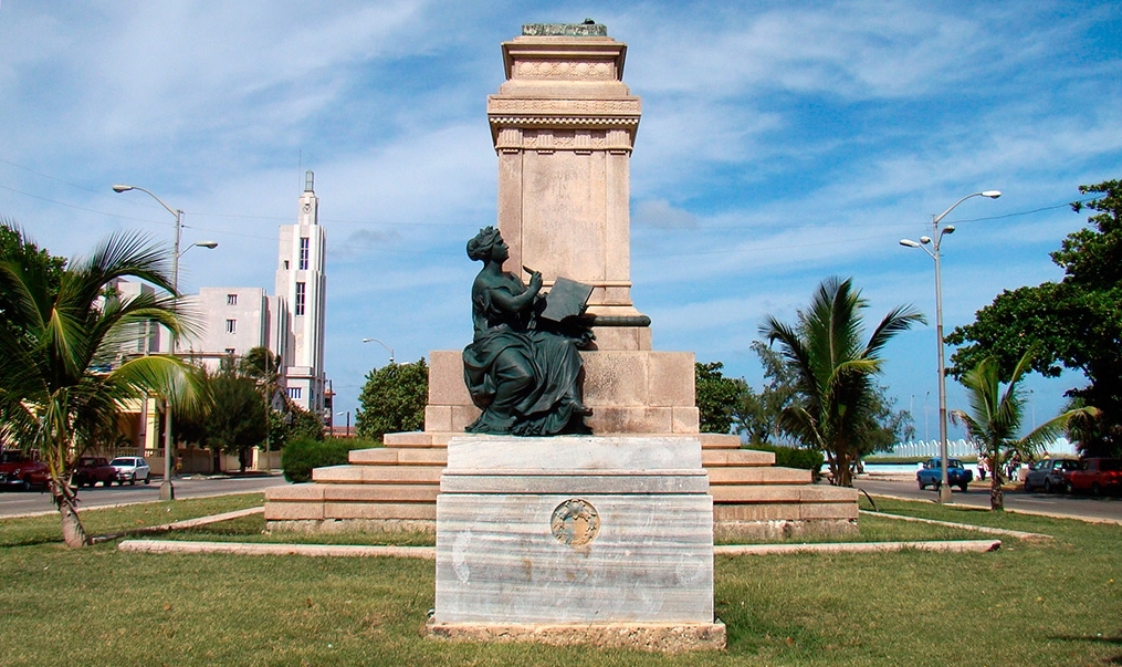 Monumento de Tomás Estrada Palma, sin Estrada Palma, en Avenida de los Presidentes, La Habana.