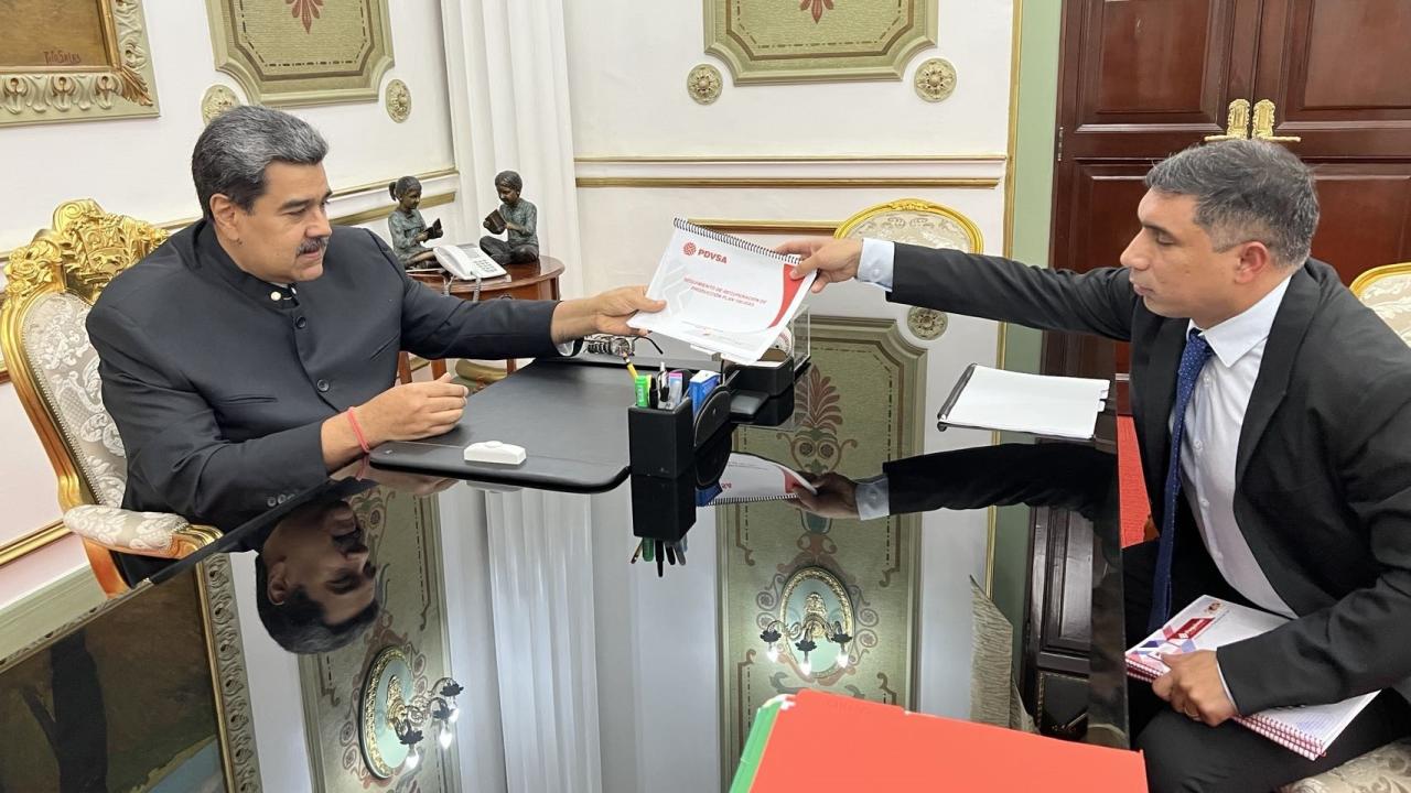 Maduro junto a Pedro Tellechea, nuevo ministro de Petróleo de Venezuela.