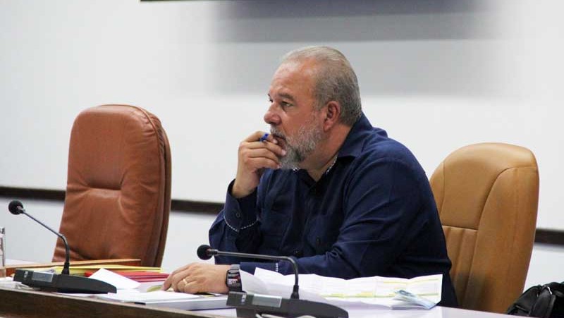 Manuel Marrero Cruz en una reunión de balance de la agricultura cubana.