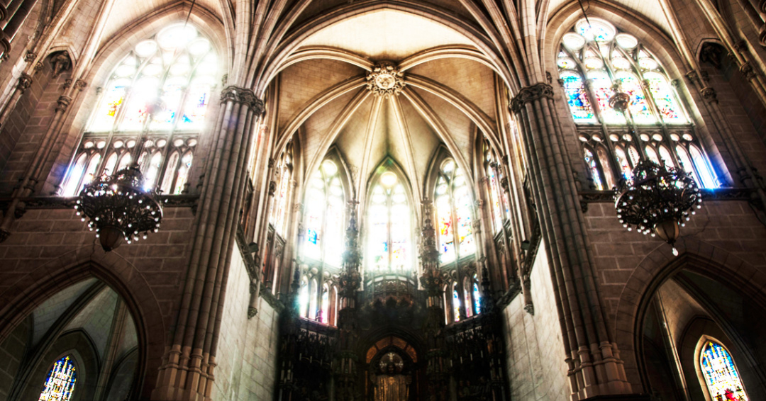 Interior de la Iglesia del Sagrado Corazón de Jesús y San Ignacio de Loyola, en la calle Reina.