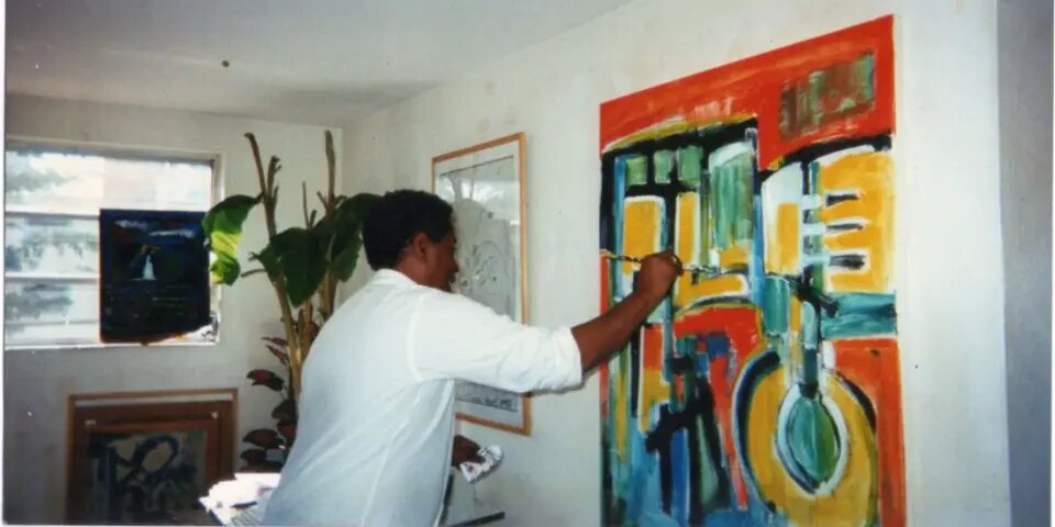 Nicolás Guillén Landrián pintando en Miami.