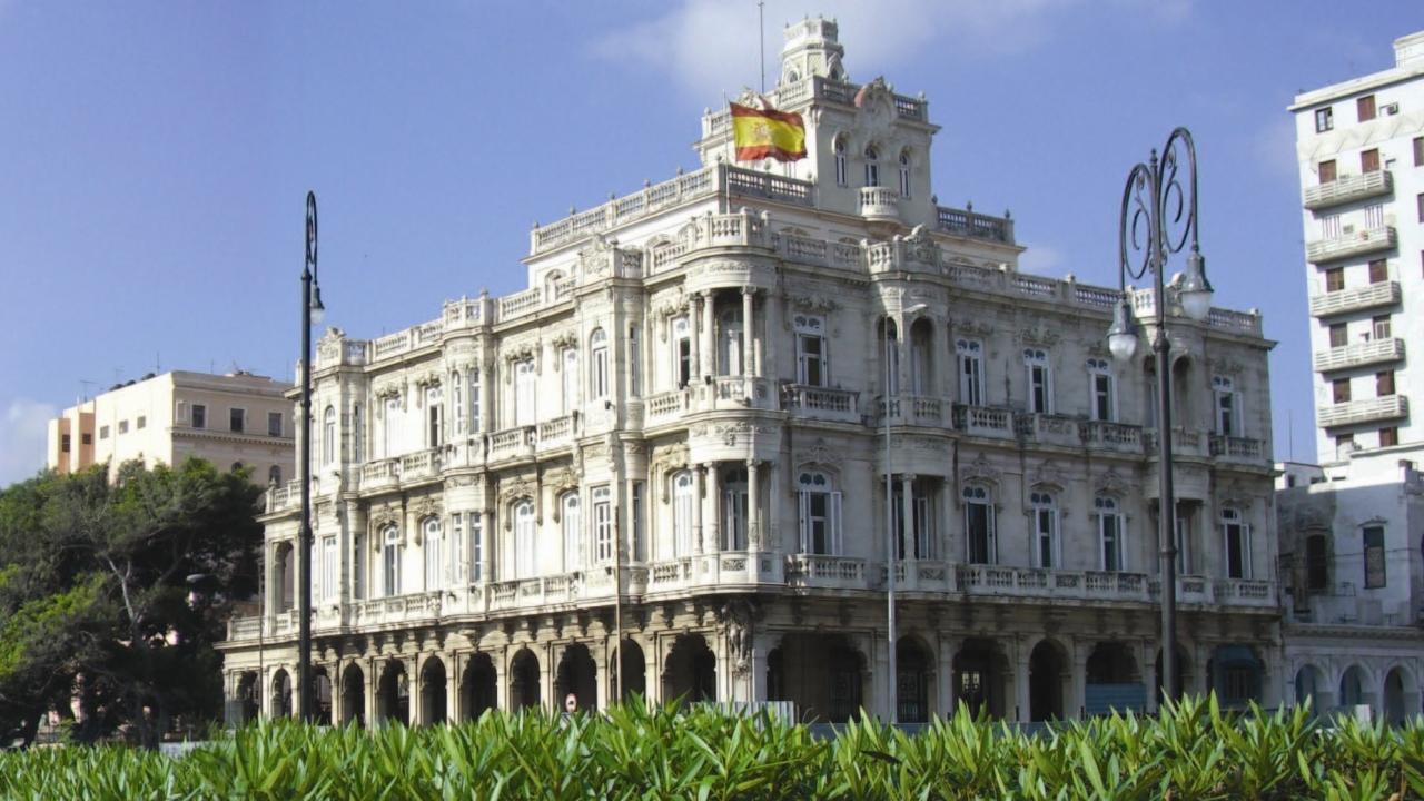 Edificio del Consulado General de España en La Habana.