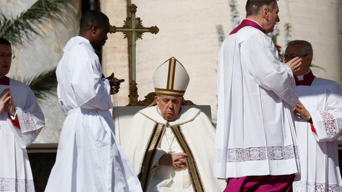 El papa Francisco durante la celebración del Domingo de Resurrección  en el Vaticano.