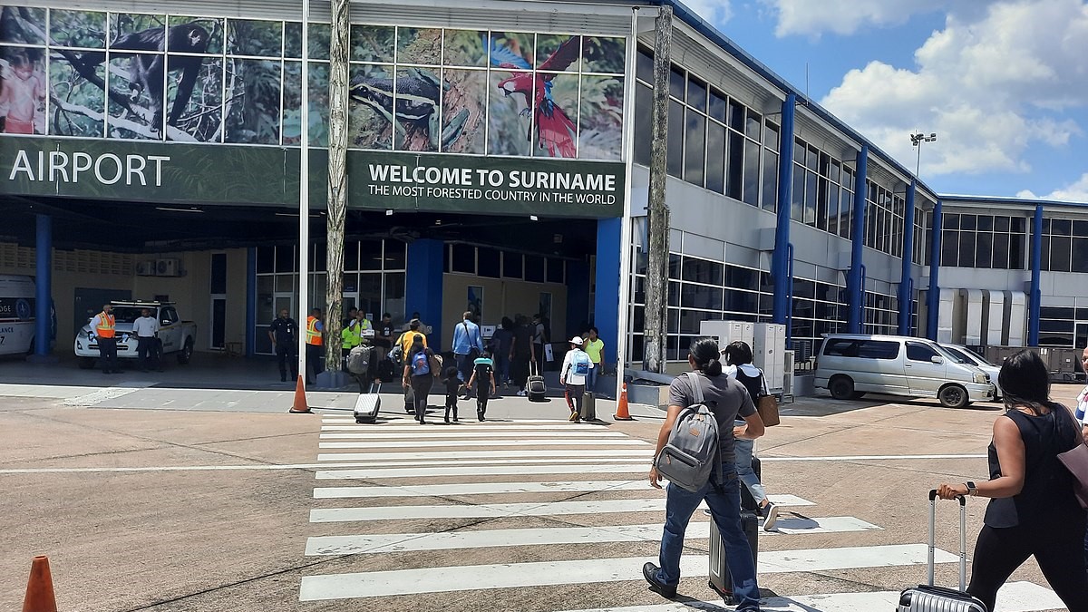 Aeropuerto Internacional Johan Adolf Pengel, de Paramaribo, Surinam.
