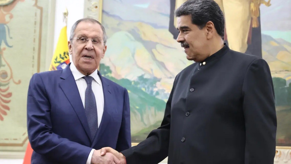 El canciller ruso, Sergéi Lavrov, y el gobernante venezolano, Nicolás Maduro.