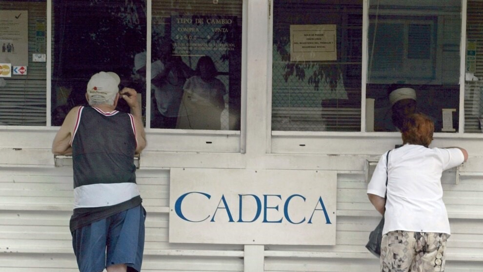 Local de CADECA en La Habana.