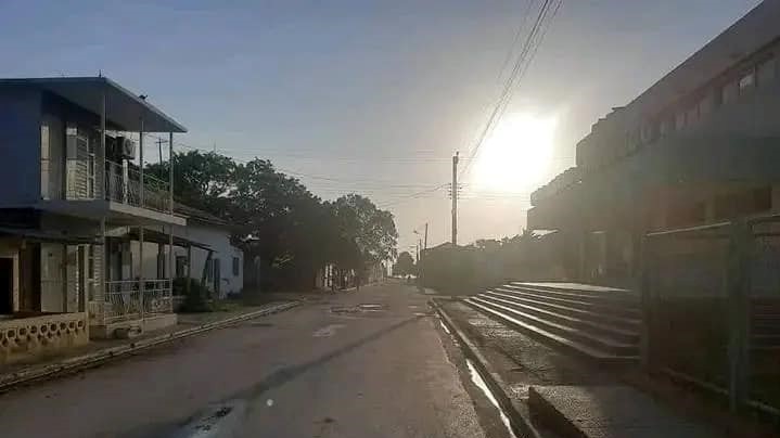Una calle de Caimanera el domingo en una imagen compartida por Maximus Romus en Facebook.