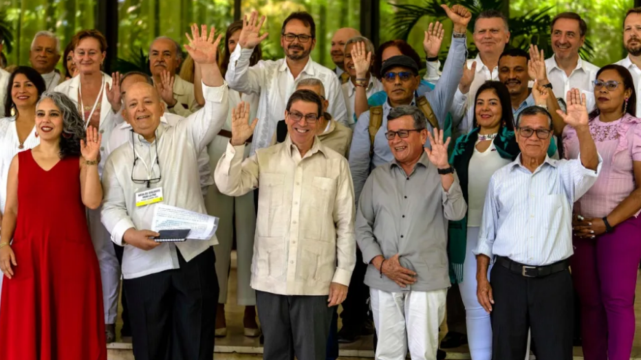 Miembros de las delegaciones a los diálogos de paz de Colombia en Cuba.