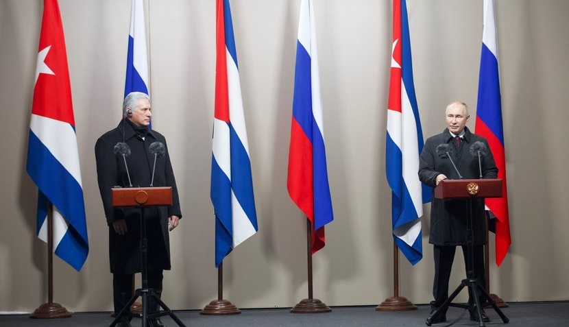 Miguel Díaz-Canel con Vladimir Putin en Rusia.