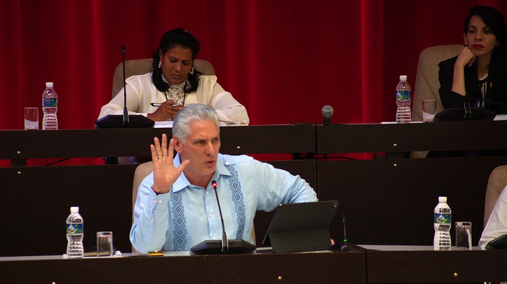 Miguel Díaz-Canel en una jornada previa a la segunda sesión extraordinaria de la X Legislatura de la Asamblea Nacional.