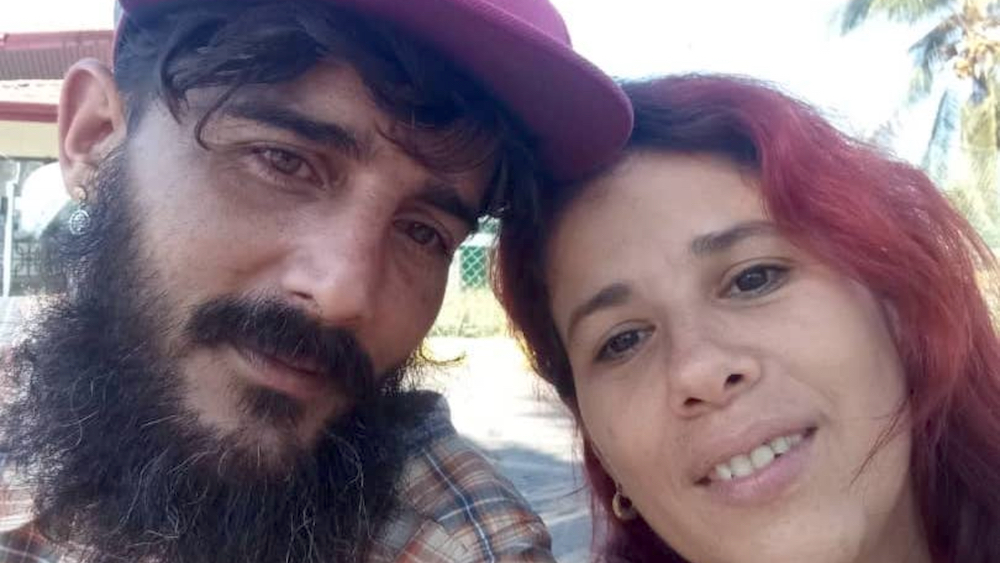 El activista cubano preso Yasmani González Valdés y su esposa, Ilsa Ramos.
