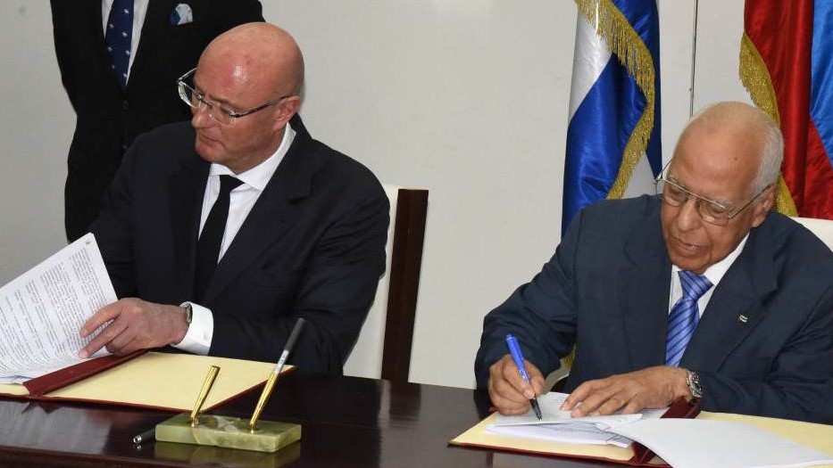 Ricardo Cabrisas y Dmitri Chernyshenko firmaron el acta final de la XX sesión de la Comisión Intergubernamental.