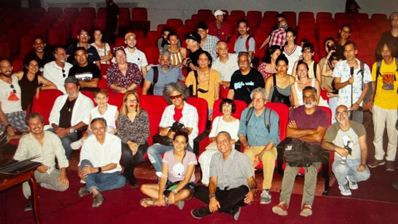 Cineastas cubanos reunidos en el cine 23 y 12.