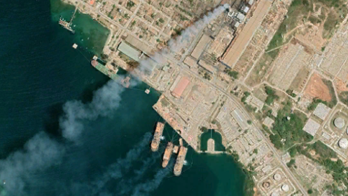 Vista satelital de la contaminación atmosférica conjunta de la Termoeléctrica Máximo Gómez, de Mariel, y las plantas flotantes de Karadeniz.