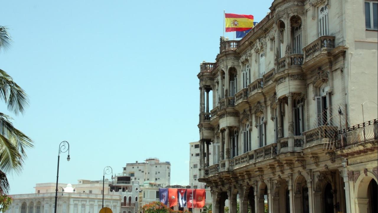 Vista de la Embajada de España en La Habana.