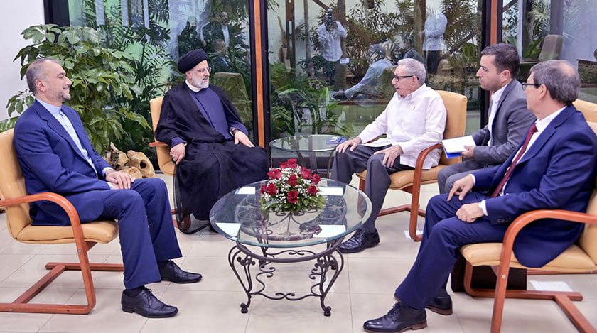 Raúl Castro recibe al presidente de Irán, Seyed Ebrahim Raisi, el jueves en La Habana.