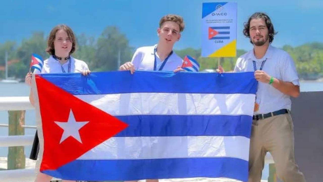 Ián Lorenzo García, Mitte, und Dalia Oliver Ballesteros, links. | Bildquelle: Diario de Cuba © OMCC/Facebook | Bilder sind in der Regel urheberrechtlich geschützt