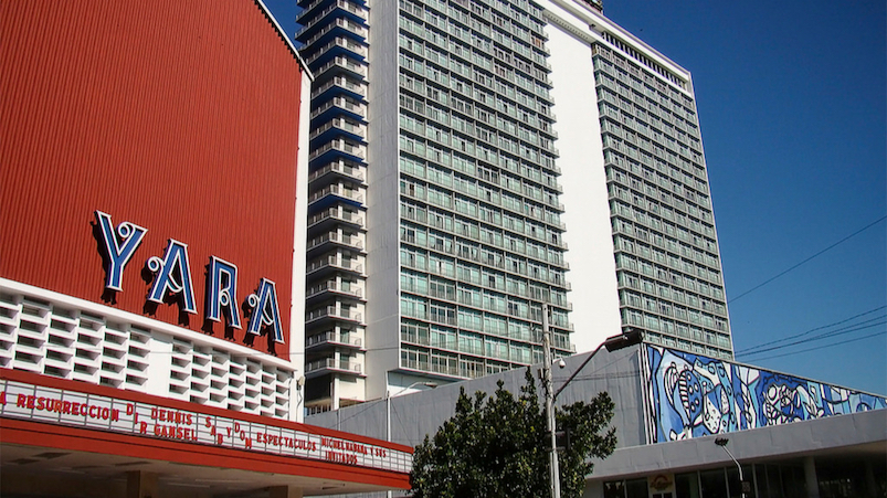 Cine Yara (Radiocentro) y hotel Habana Libre (Havana Hilton), en 23 y L.