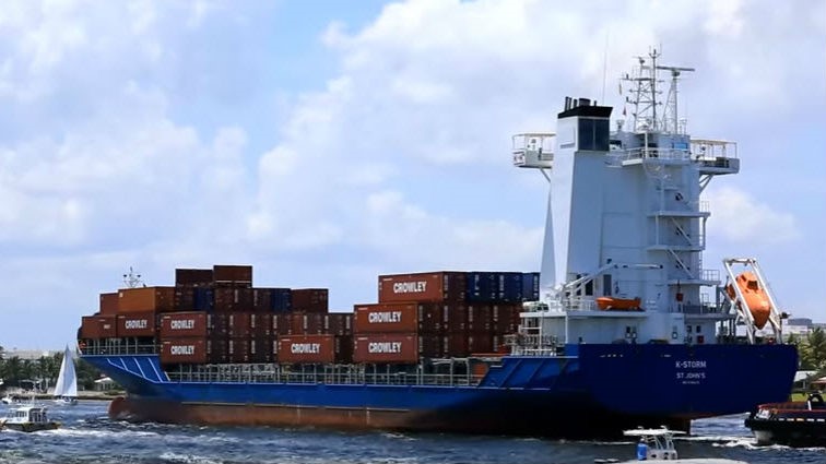 Barco de carga de EEUU con productos exportados a Cuba.