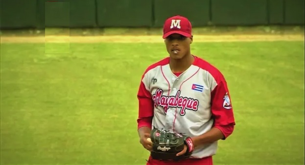 Yulian Quintana, uno de los pitchers cubanos que acaban de salir de la Isla en busca del béisbol profesional. Captura de pantalla.