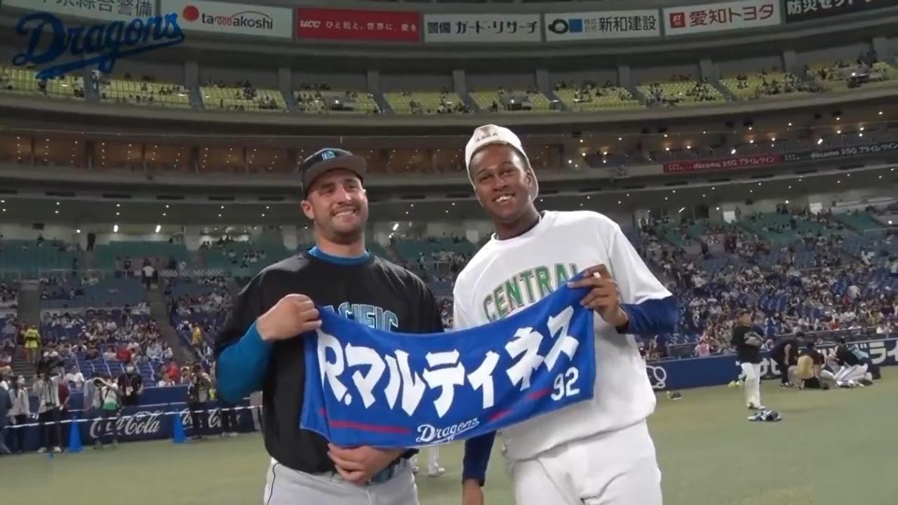 Raidel y Ariel Martínez durante el Juego de las Estrellas del béisbol japonés. Captura de pantalla