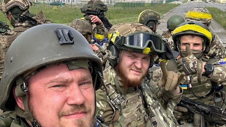 Integrantes de la Legión Libertad de Rusia durante el cruce de la frontera de Ucrania con la región de Bélgorod. 