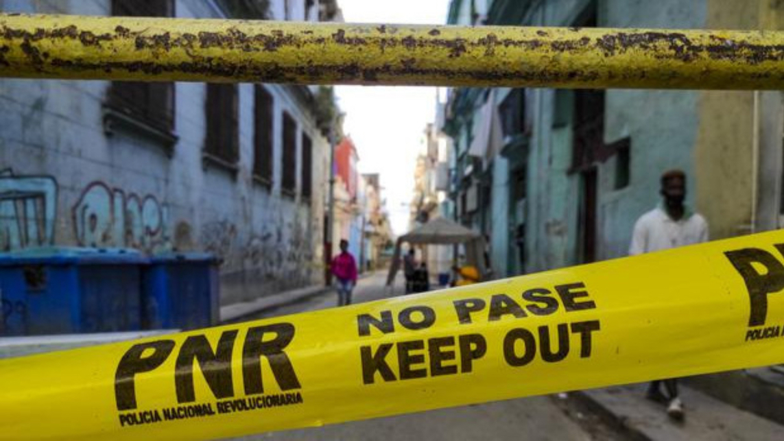 Cinta de no traspasar de la Policía Nacional Revolucionaria.