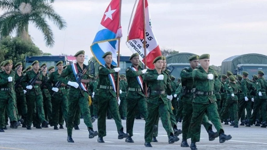 Tropas especiales cubanas en una parada militar.