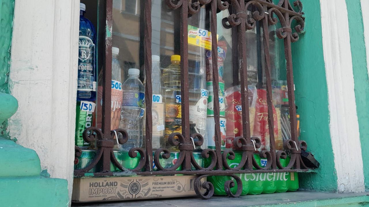 Oferta de productos en una mipyme en La Habana.