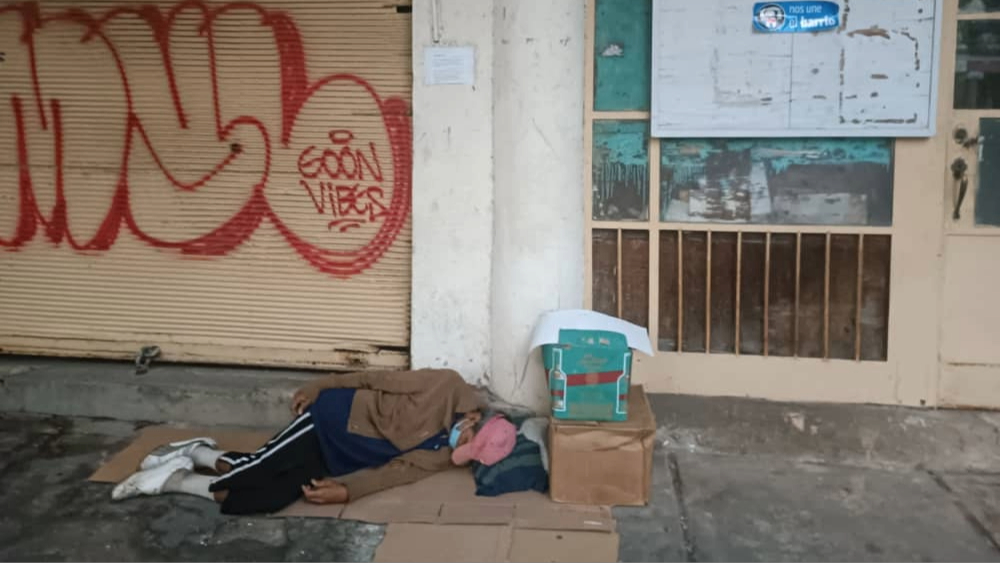 Un cubano durmiendo en la calle.