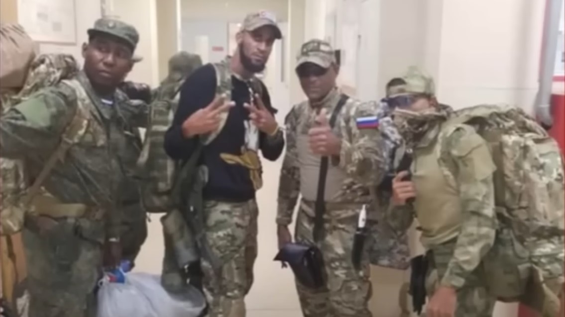 Cubanos reclutados por el ejército ruso para la guerra en Ucrania.