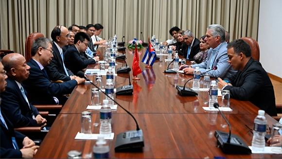 Encuentro de Díaz-Canel con miembros de la delegación china que participa en la XII Reunión del Grupo de Trabajo Conjunto de la Biotecnología Cuba-China.