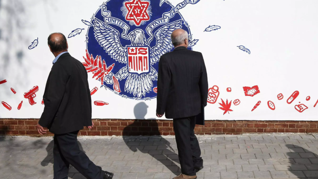 Un mural anti EEUU en Teherán.