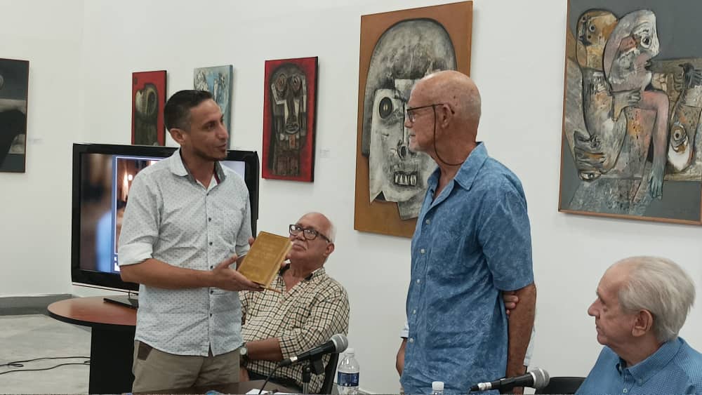 Pedro Juan Gutierrez durante la actividad homenaje que le organizó el Instituto Cubano del Libro.