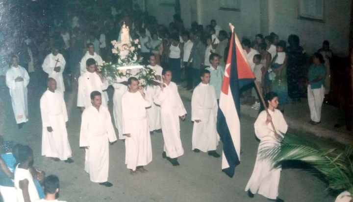 Procesión de la Virgen de la Caridad del Cobre en el municipio Esmeralda, provincia de Camagüey.