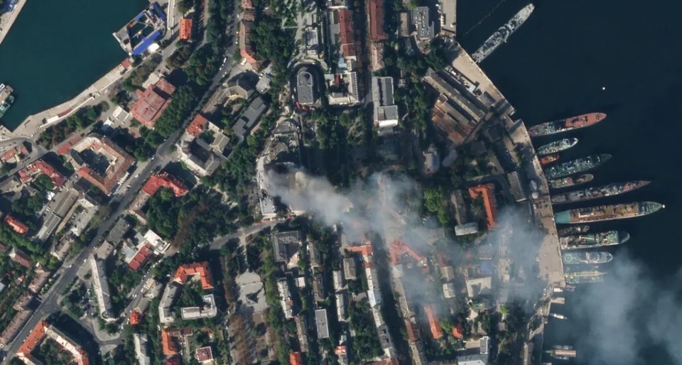 Vista aérea del puerto de Sebastopol atacado Ucrania.