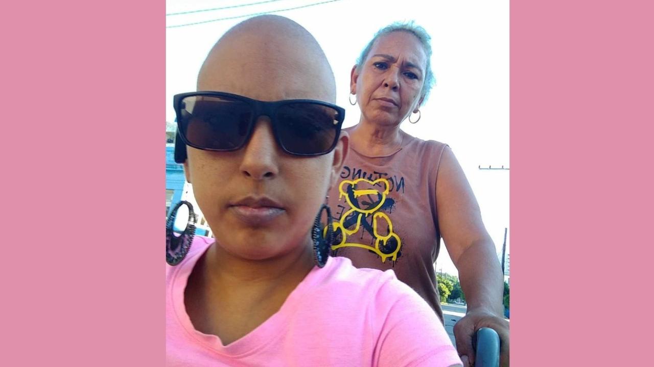 Yenisley Perdomo, enferma de cáncer, y su madre Gina Sao.