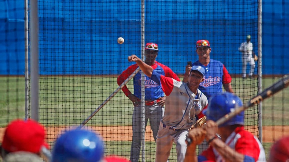 Momento del tryout de béisbol en Cuba.