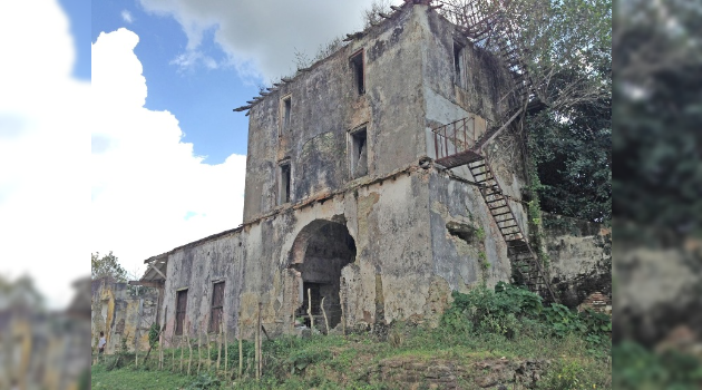 Ruinas del antiguo central Carolina en Cienfuegos.
