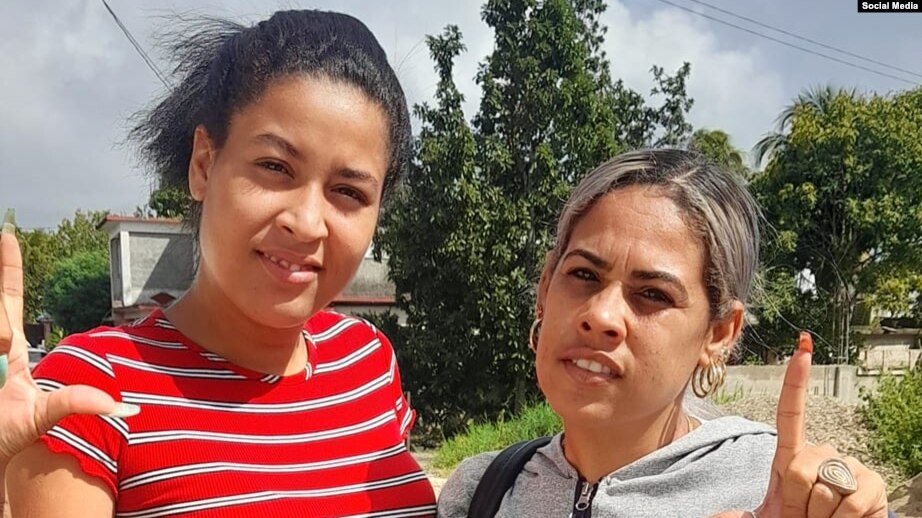 Daily Batista y su hermana Saily Núñez.