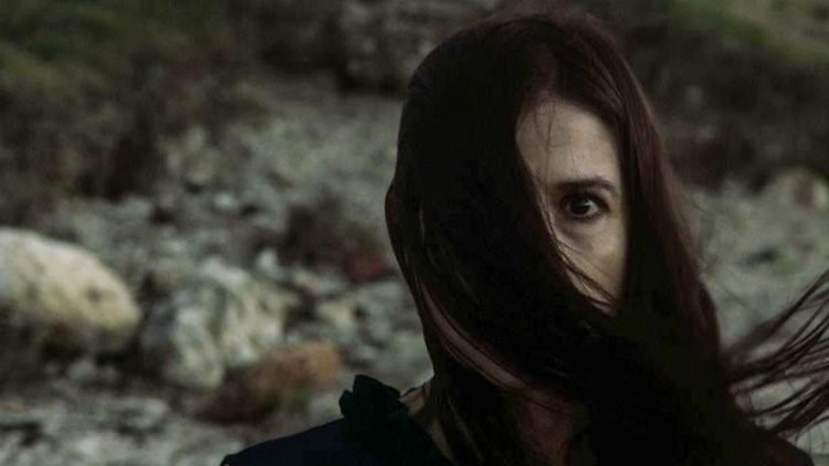 Lynn Cruz en un fotograma de la película 'Corazón Azul'.