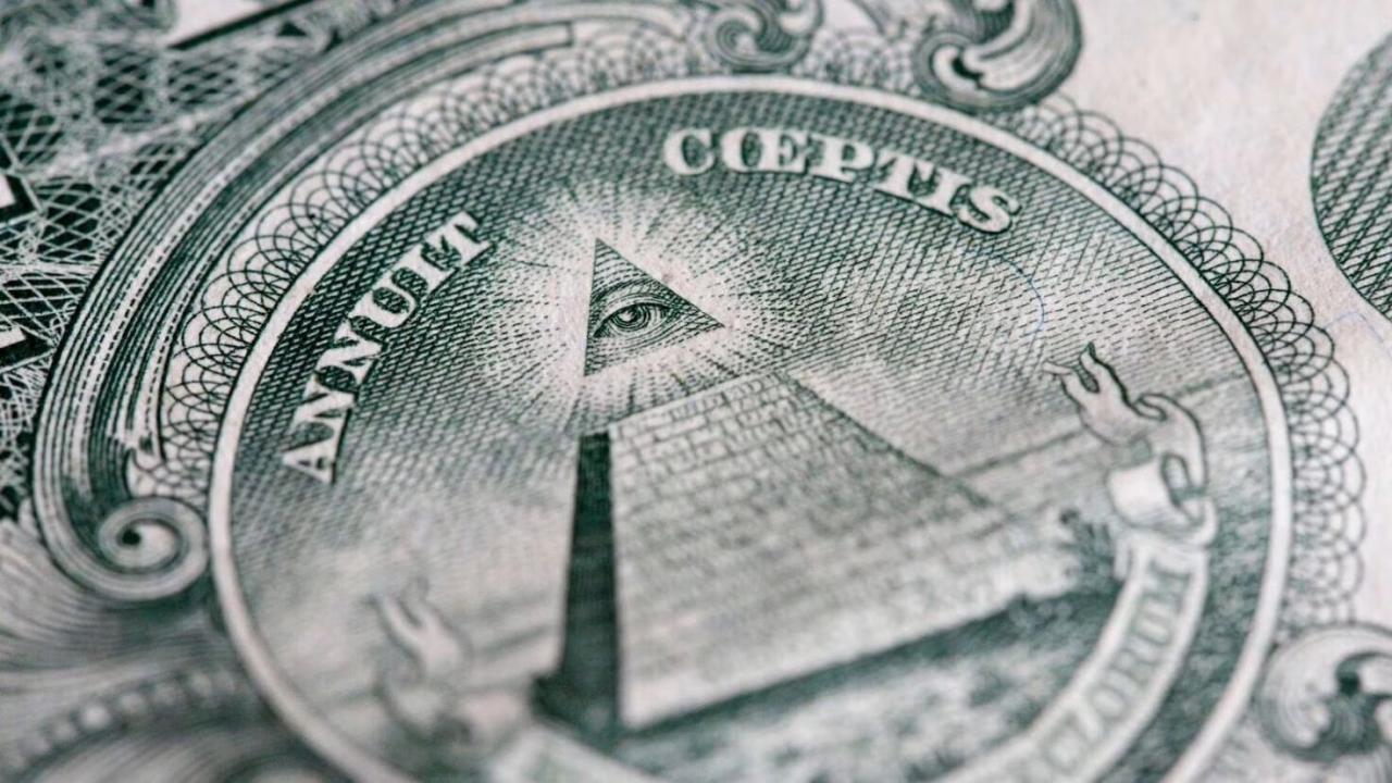 Ojo y pirámide en el billete de un dólar.