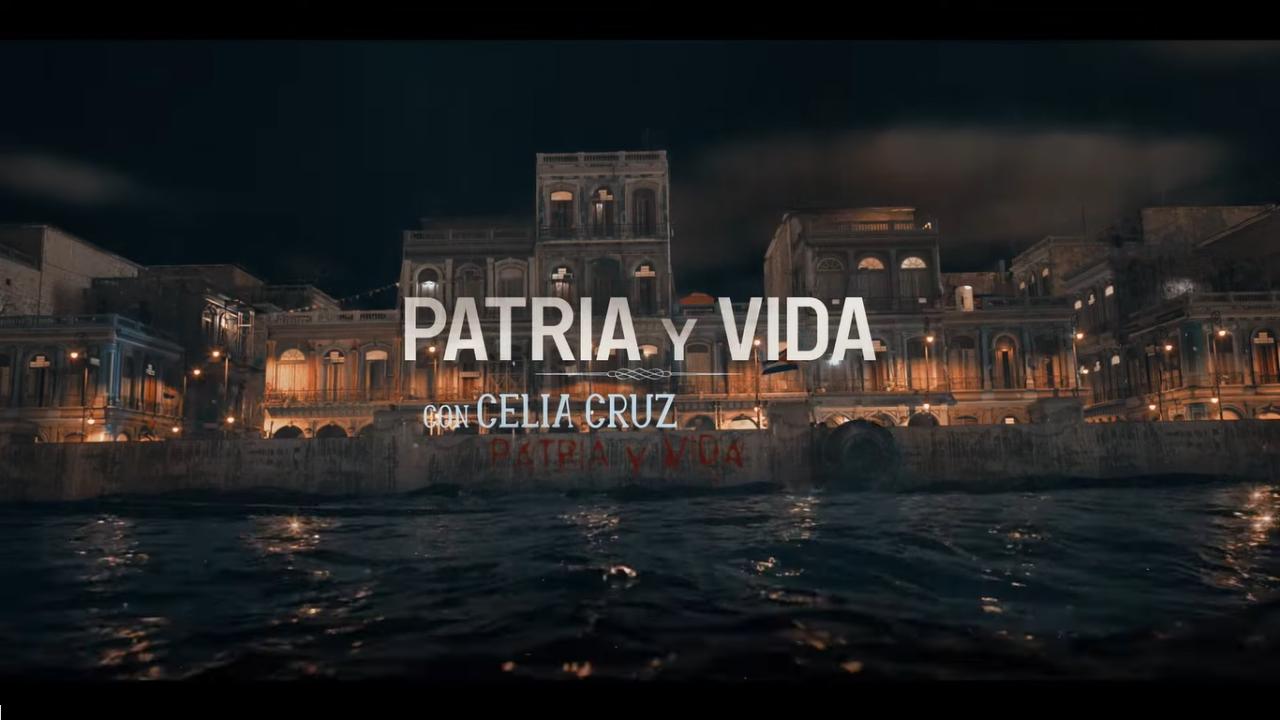 Captura de pantalla del videoclip de la nueva versión de 'Patria y Vida'.
