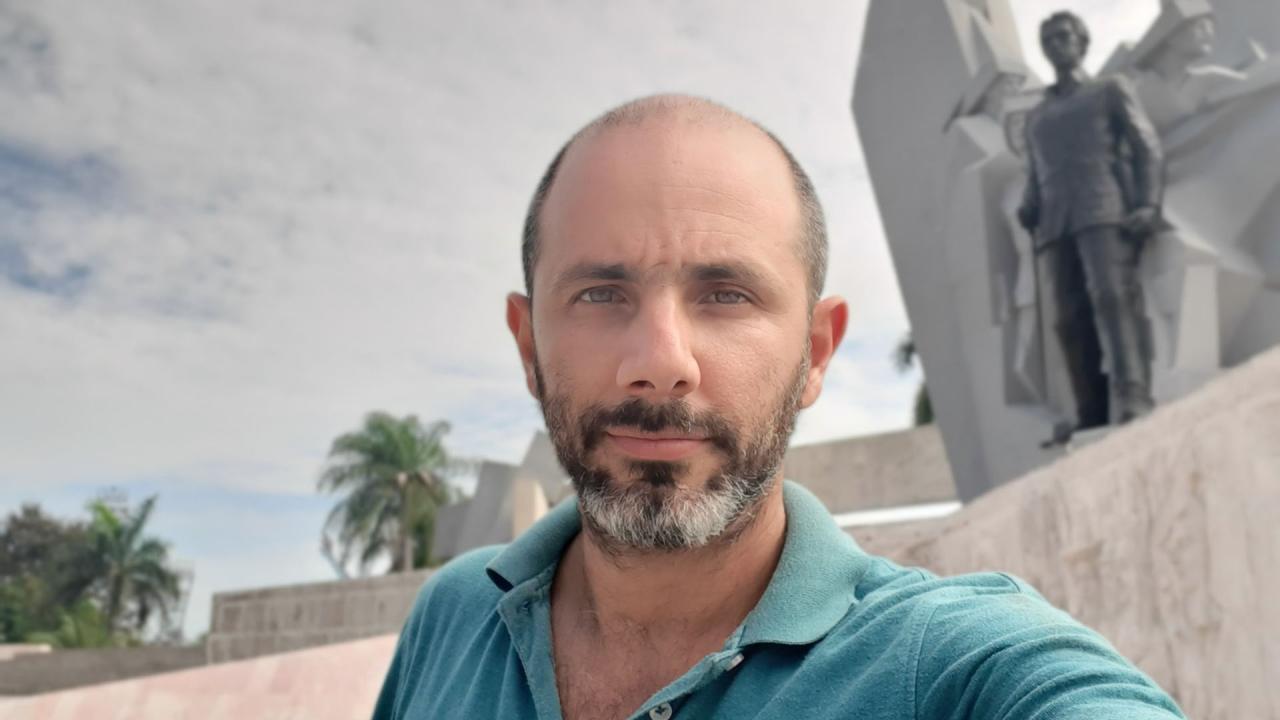 Henry Constantín, director de "La Hora de Cuba", frecuente blanco de acciones represivas de la policía política.