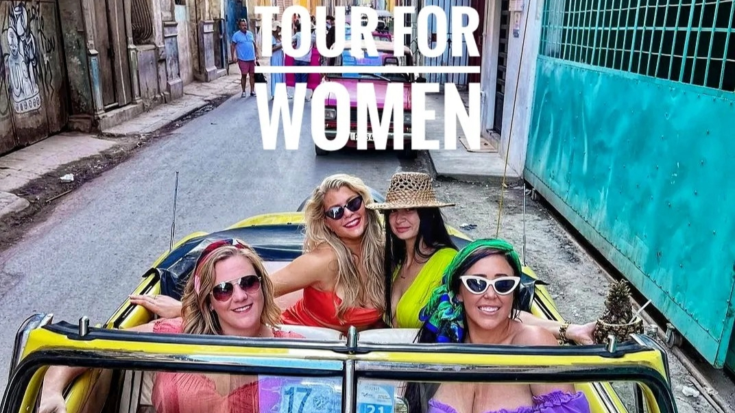 Cartel promocional de Cuban Adventures Cuba Tours de su viaje para mujeres.